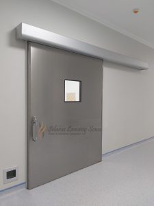 pintu ruang operasi