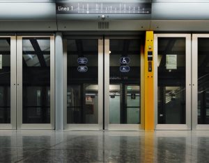 Pintu otomatis kaca