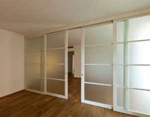 keuntungan sliding door