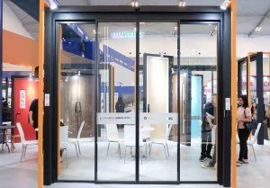 Pintu Sliding Otomatis Teleskopik Sebagai Penyekat Ruangan Indoor dan Outdoor